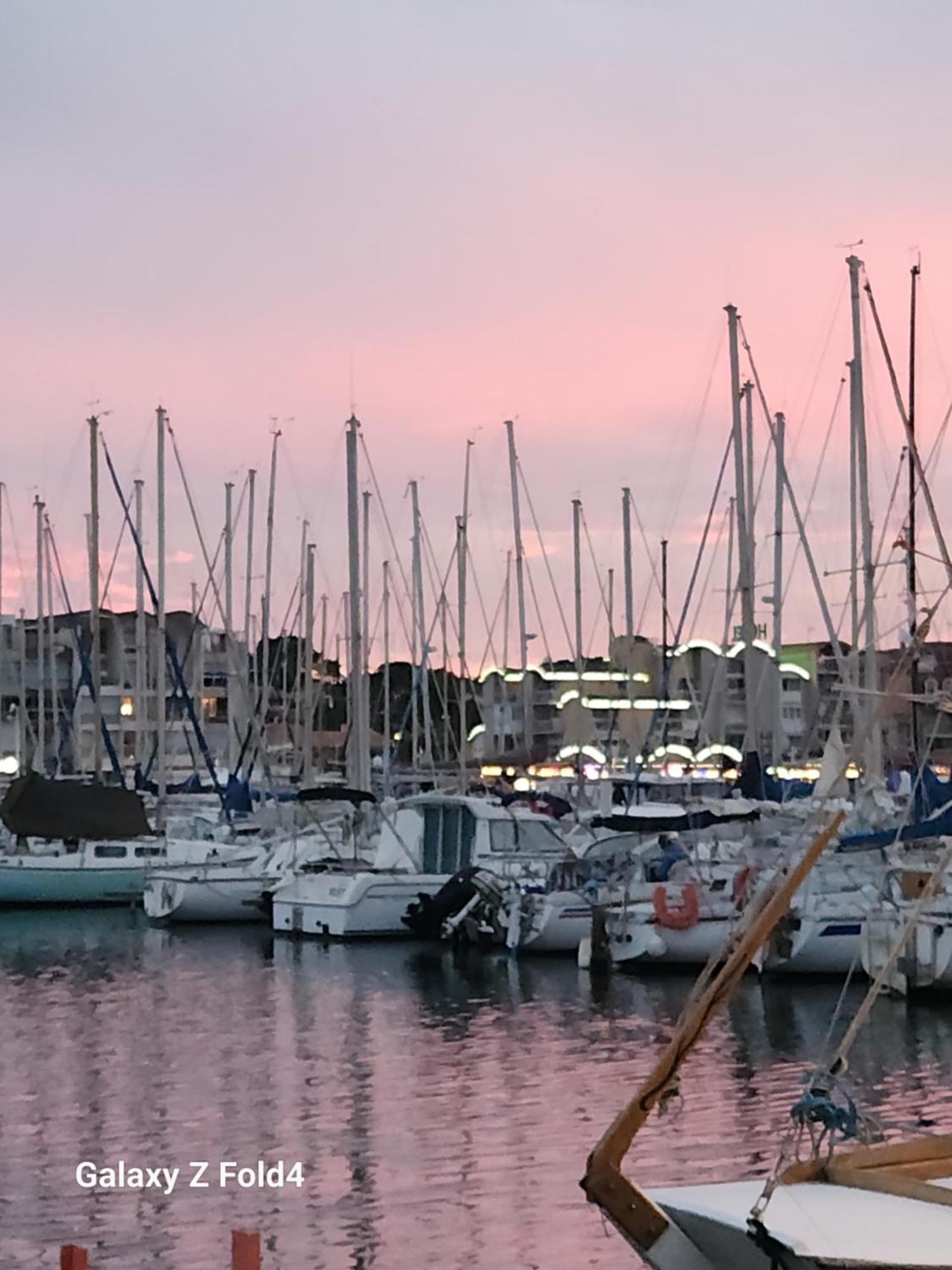 Grand Studio Cabine Proche Plage Et Port Gruissan Bagian luar foto