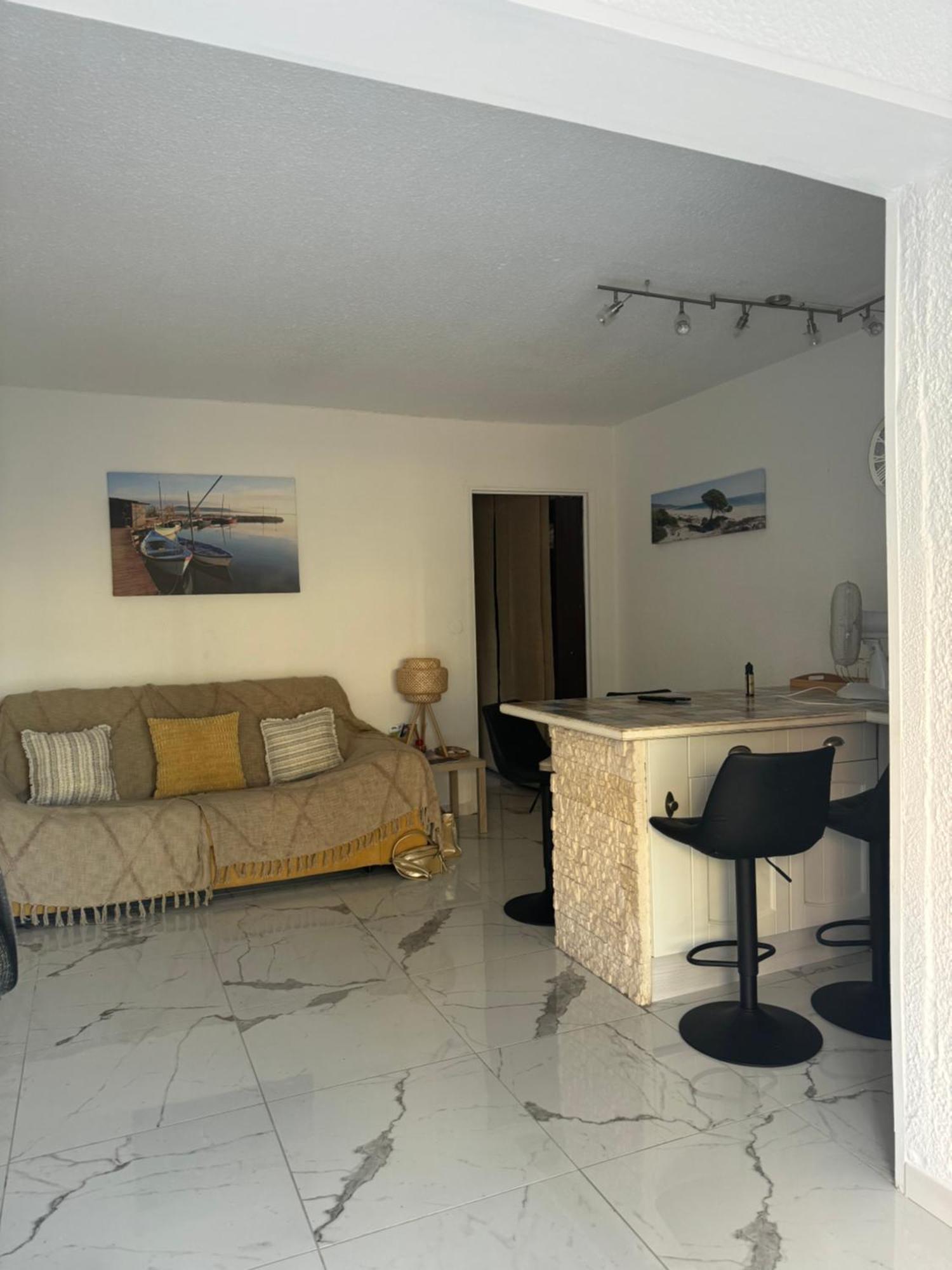 Grand Studio Cabine Proche Plage Et Port Gruissan Bagian luar foto